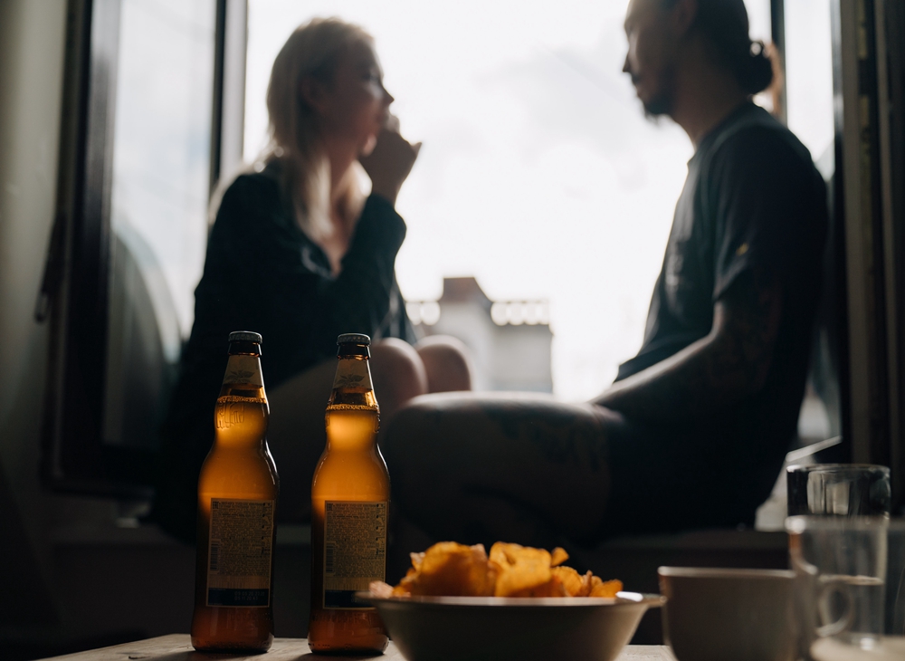 The Correct Way To Pour A Beer Out Of A Bottle Or Can